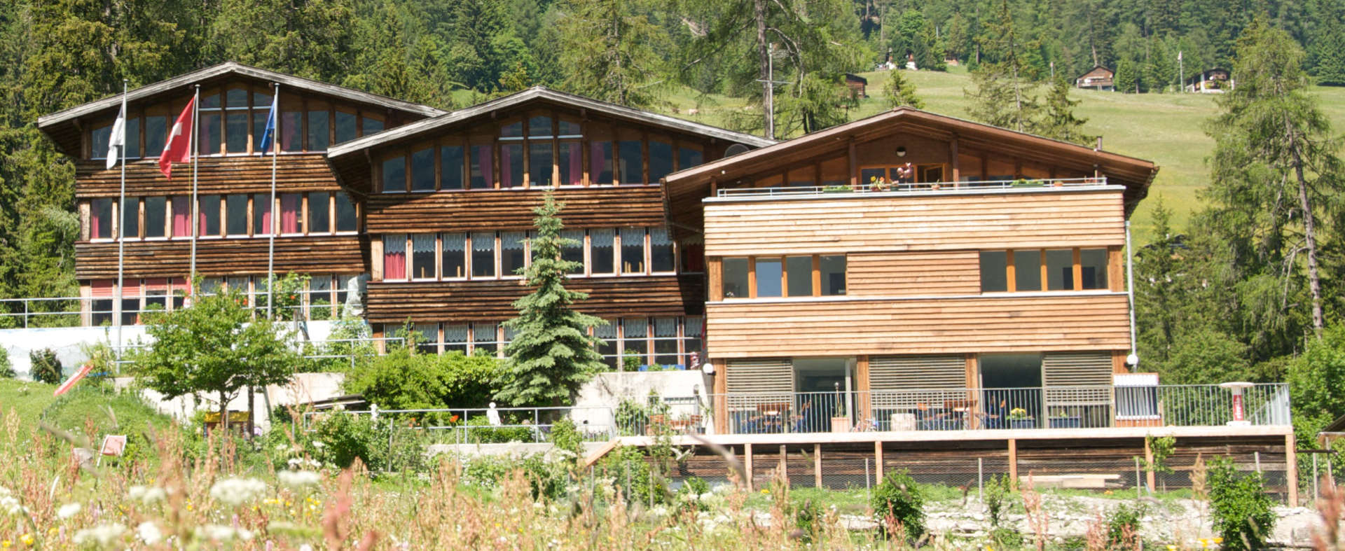 Pradotel im Sommer von Aussen